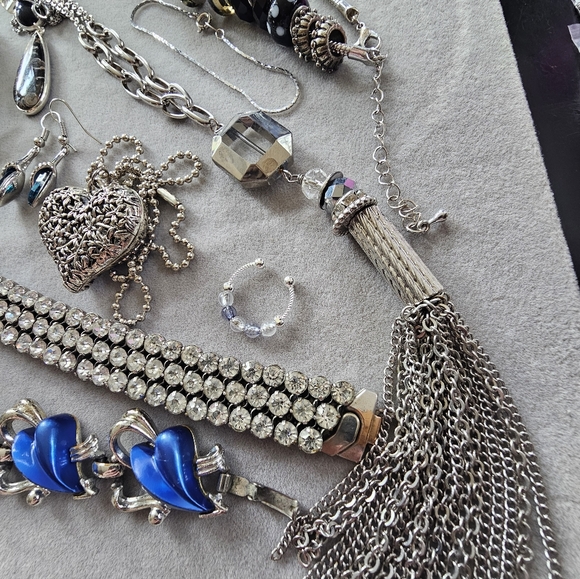 Vintage Jewelry Lot #3 - Picture 6 of 6